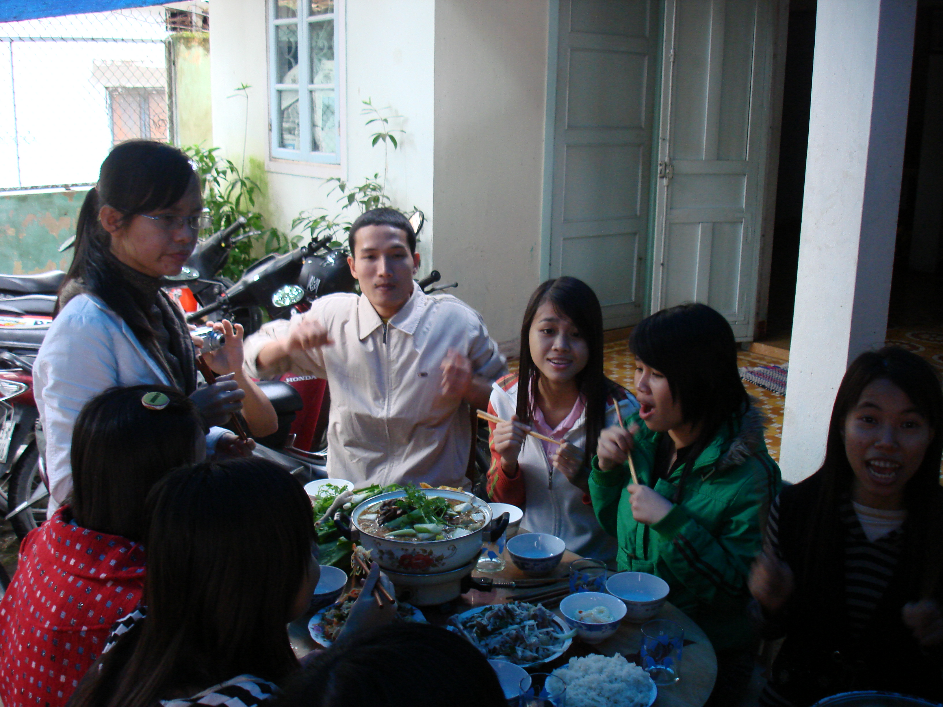 8/3/2008 Nhà anh Hưng